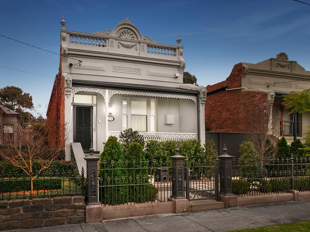 15 Robb Street, Essendon