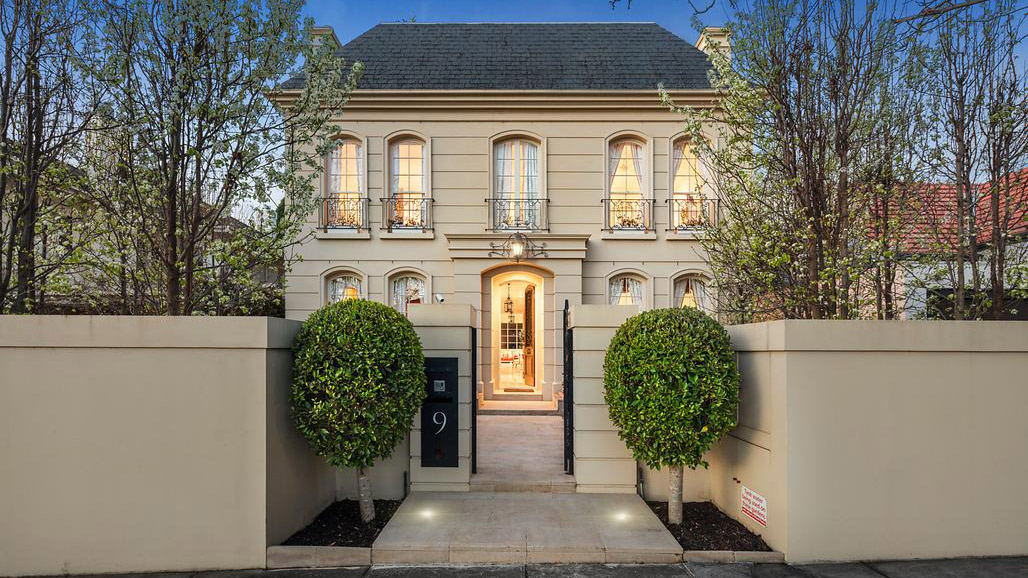 9 Stradbroke Avenue, Toorak